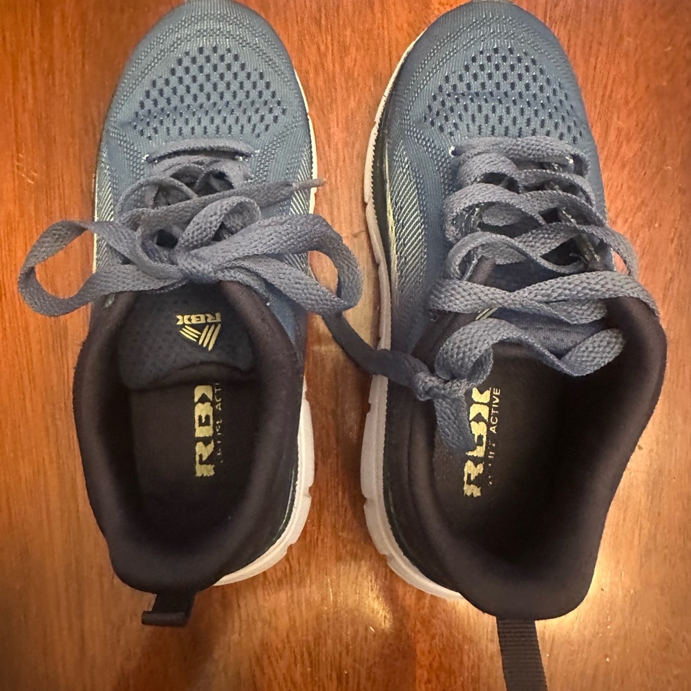 Kids Size 1 Blue and Black Athletic Shoes with Streamlined Design - Picture 2 of 5